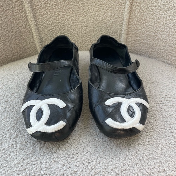 Authentic CHANEL Cambon Maryjane Ballerina Flats Black and White Shoes 36 - Picture 2 of 8